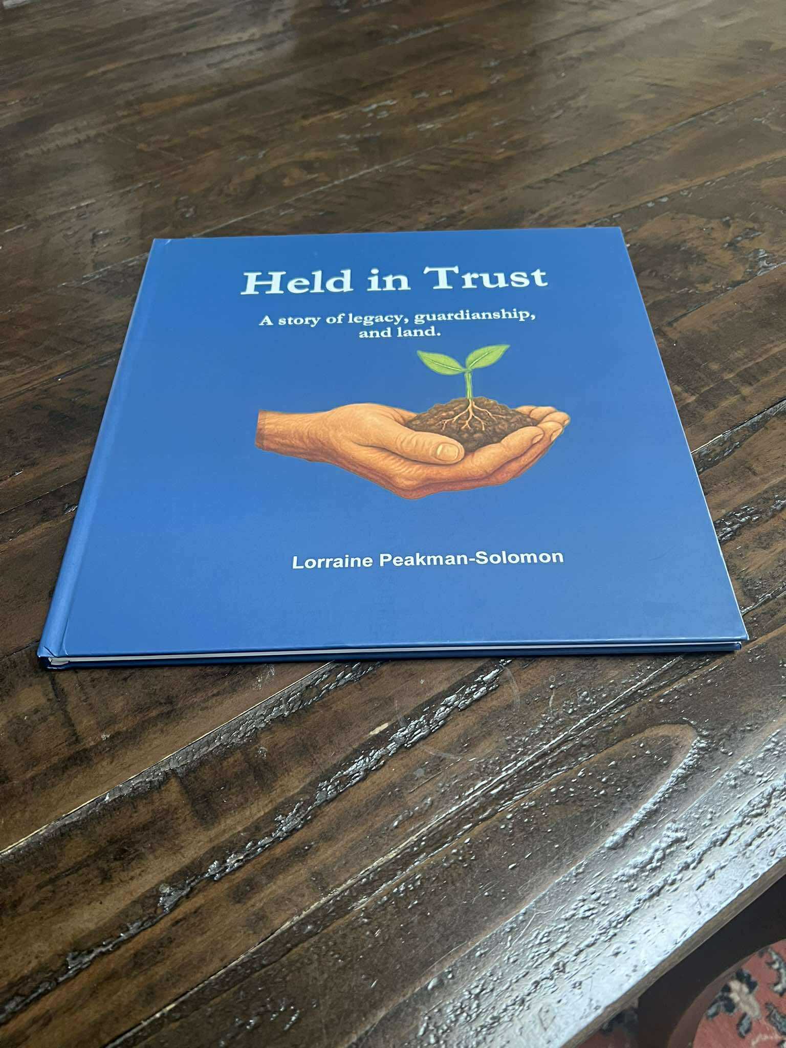 Whānau sharing whakapapa stories at Whakakī